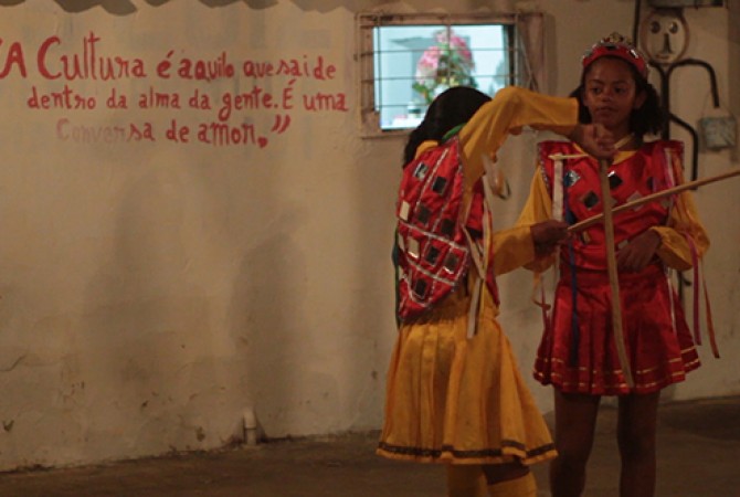 Meninas da Escola de Reisado Mestre Aldenir, 2014. Foto: Daniel Leão