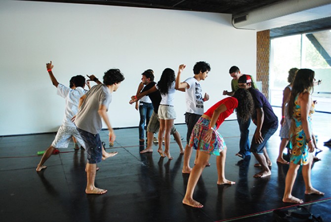 DouAções. José Bechara: Contaminações entre linguagens, 23 de janeiro de 2011. Núcleo Experimental de Educação e Arte do MAM Rio (2009-2013). Fotos: Jessica Gogan