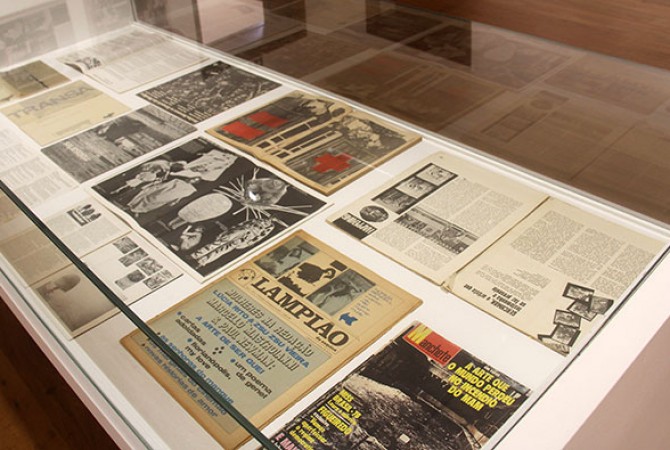 Fotos da instalação da exposição <em>Rubens Gerchman: Com a demissão no bolso</em>, 8 de agosto de 2014 – 8 de fevereiro de 2015, Casa Daros. Foto: Alline Ourique