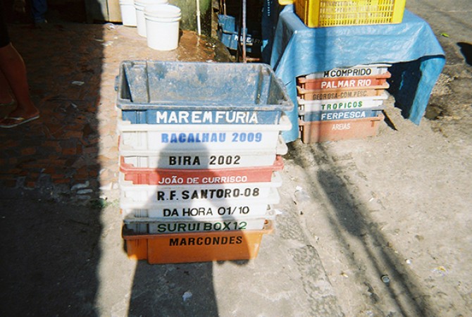 Complexo da Maré, percurso Empatia por Contágio durante o Projeto Irradiações. Núcleo Experimental de Educação e Arte, MAM Rio. Foto: Sandro Paz, 2010.