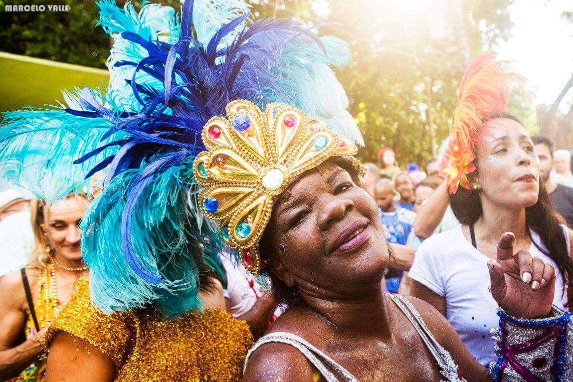 Various images of the parades of Bloco Carnavalesco Loucura Suburbana 2018 - 2001