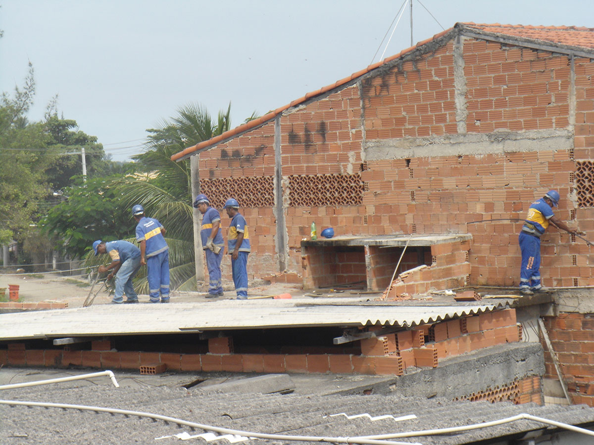 Vila Autódromo during the removals. Photos: Luiz Claudio Silva