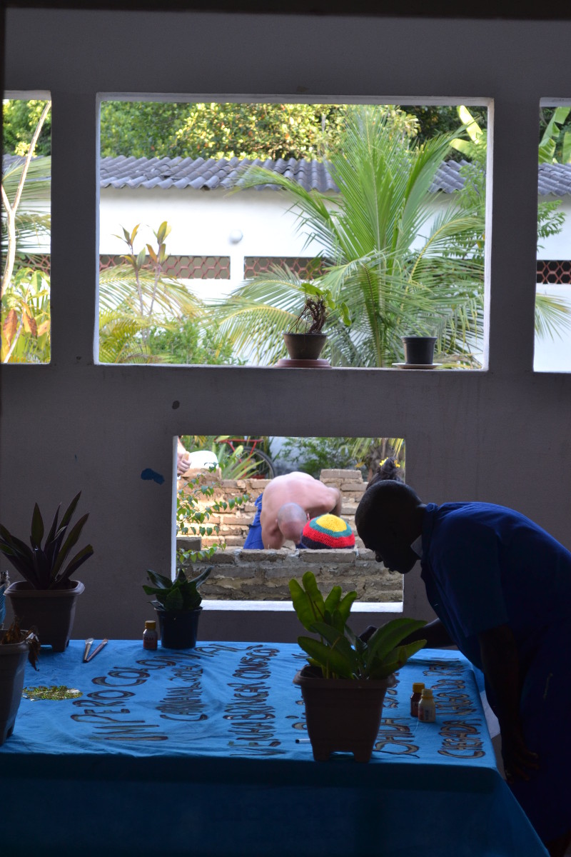Daniel Murgel. Photos of the construction of the site-specific <I>Como fazer as paredes da minha casa</I> [How to Make the Walls of My House]. Artistic residency on the occasion of the exhibition Play curated by Marta Mestre and Fernanda Pequeno, mBrac, 2013.