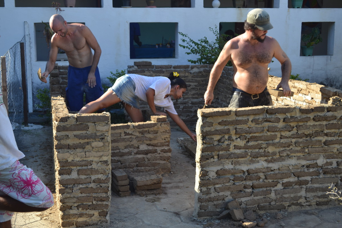 Daniel Murgel. Photos of the construction of the site-specific <I>Como fazer as paredes da minha casa</I> [How to Make the Walls of My House]. Artistic residency on the occasion of the exhibition Play curated by Marta Mestre and Fernanda Pequeno, mBrac, 2013.
